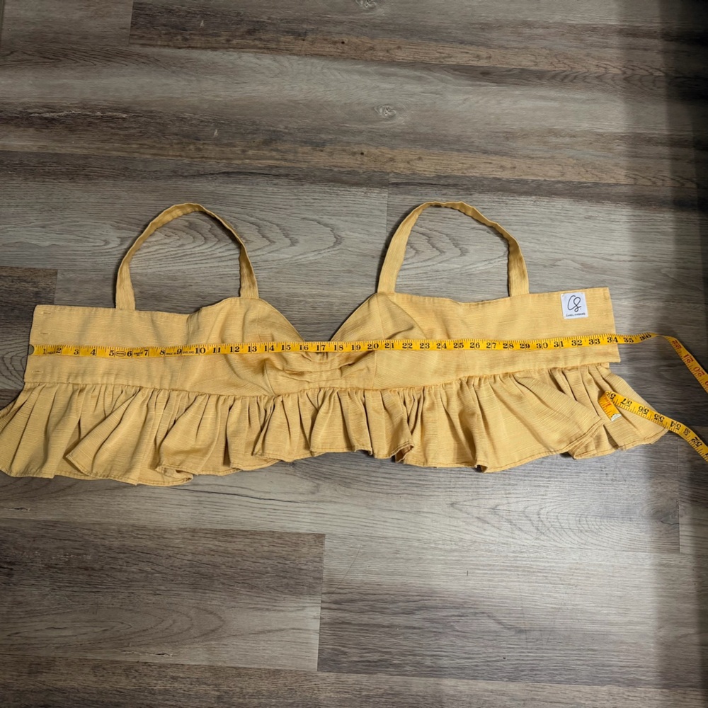 Golden Ruffle Crop Top - Picture 3 of 9
